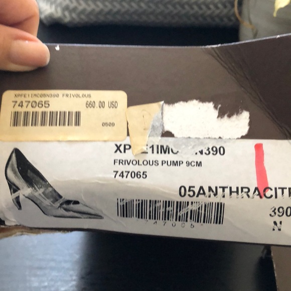 Louis Vuitton Frivolous Pump - Picture 5 of 10